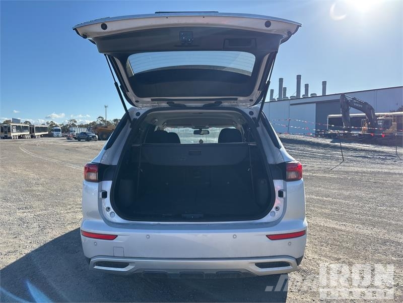 Mitsubishi Outlander PKWs