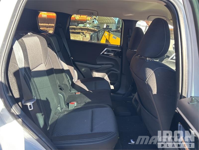 Mitsubishi Outlander PKWs