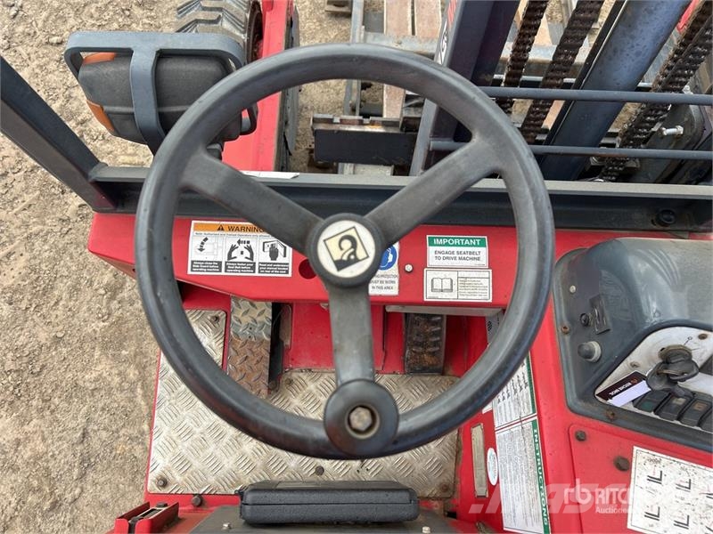 Moffett M8 35.3 3x3 Truck Mounted Forklift Medbringertruck