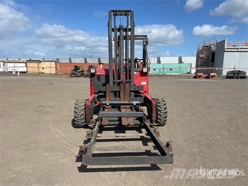 Moffett M8 35.3 3x3 Truck Mounted Forklift Medbringertruck