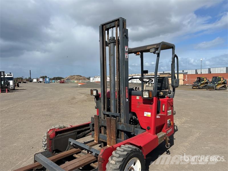 Moffett M8 35.3 3x3 Truck Mounted Forklift Medbringertruck