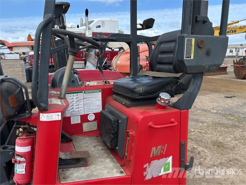 Moffett M8 35.3 3x3 Truck Mounted Forklift Medbringertruck