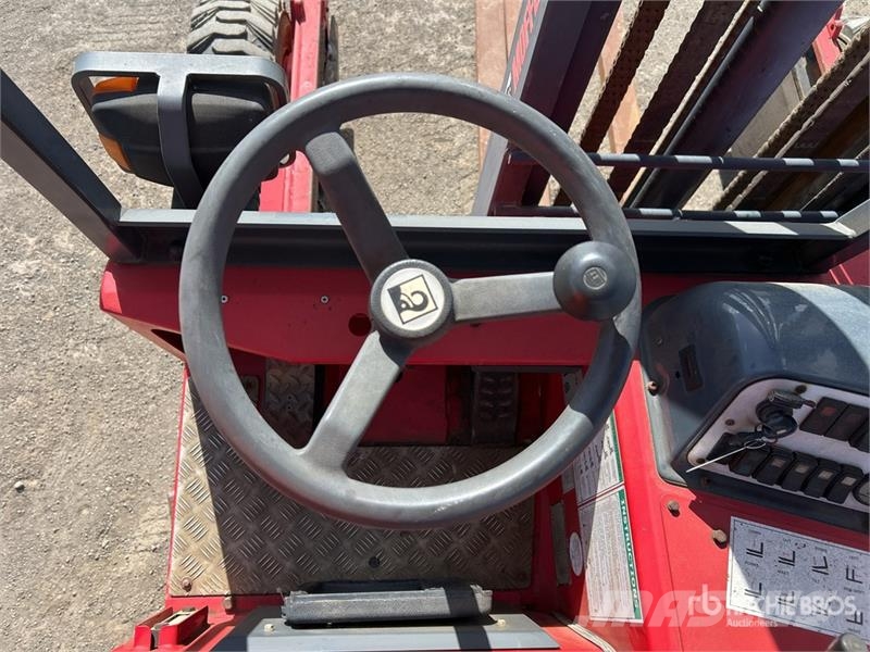 Moffett M8 35.3 3x3 Truck Mounted Forklift Medbringertruck