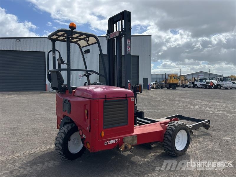 Moffett M8 35.3 3x3 Truck Mounted Forklift Medbringertruck