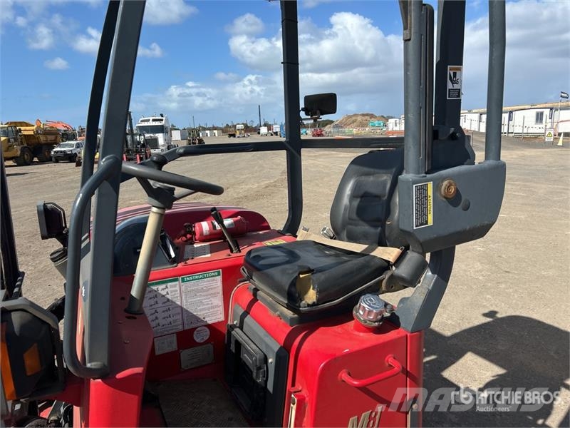 Moffett M8 35.3 3x3 Truck Mounted Forklift Medbringertruck