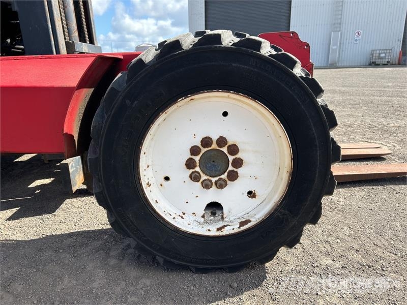 Moffett M8 35.3 3x3 Truck Mounted Forklift Medbringertruck