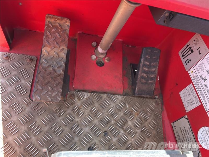 Moffett M8 35.3 3x3 Truck Mounted Forklift Medbringertruck