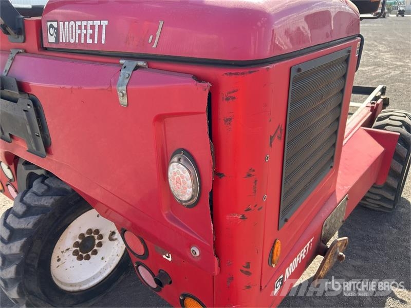 Moffett M8 35.3 3x3 Truck Mounted Forklift Medbringertruck