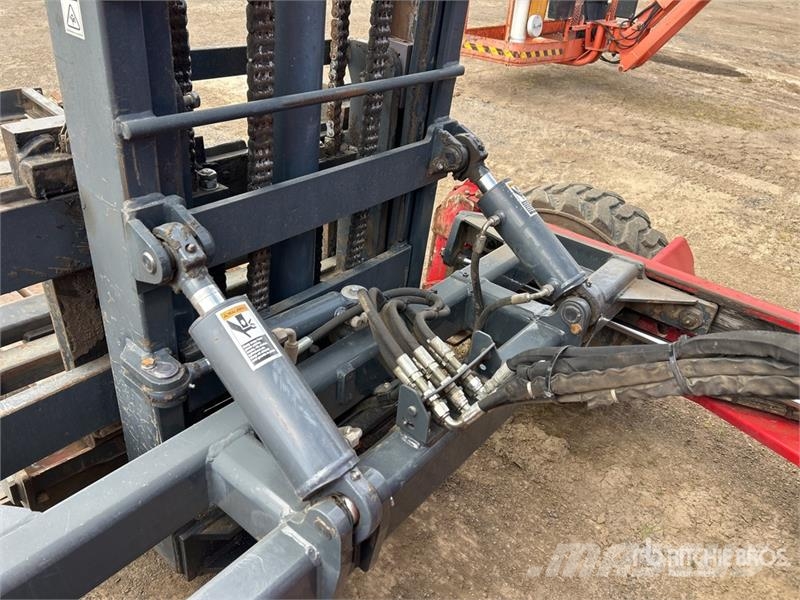 Moffett M8 35.3 3x3 Truck Mounted Forklift Medbringertruck