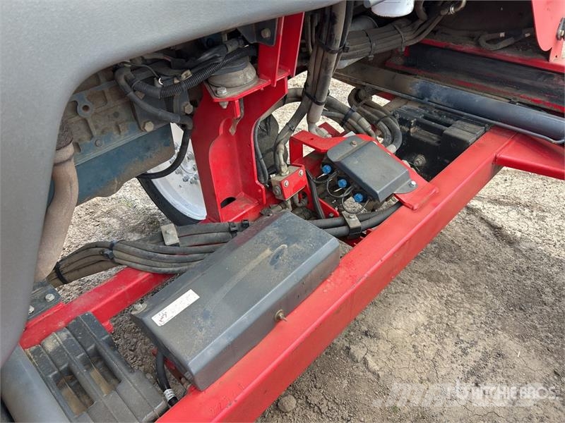 Moffett M8 35.3 3x3 Truck Mounted Forklift Medbringertruck