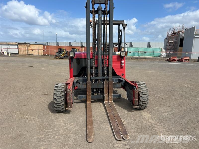 Moffett M8 35.3 3x3 Truck Mounted Forklift Medbringertruck