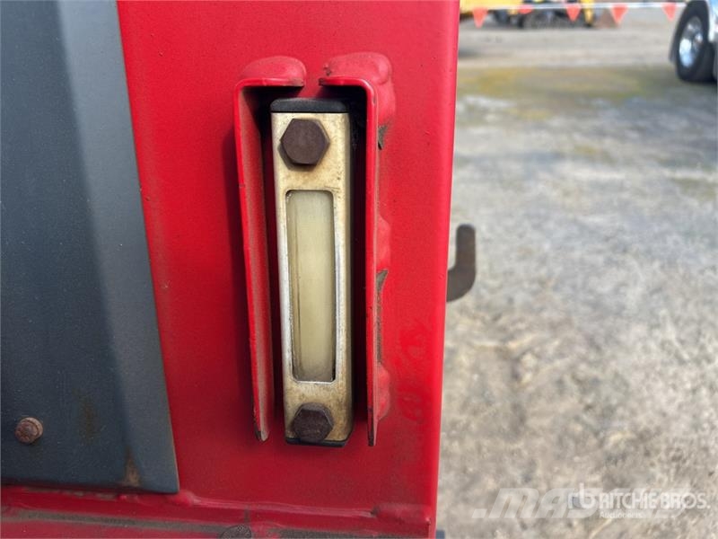 Moffett M8 35.3 3x3 Truck Mounted Forklift Medbringertruck