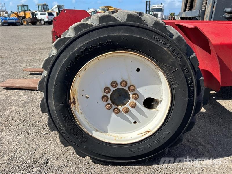 Moffett M8 35.3 3x3 Truck Mounted Forklift Medbringertruck