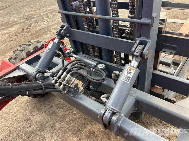 Moffett M8 35.3 3x3 Truck Mounted Forklift Medbringertruck