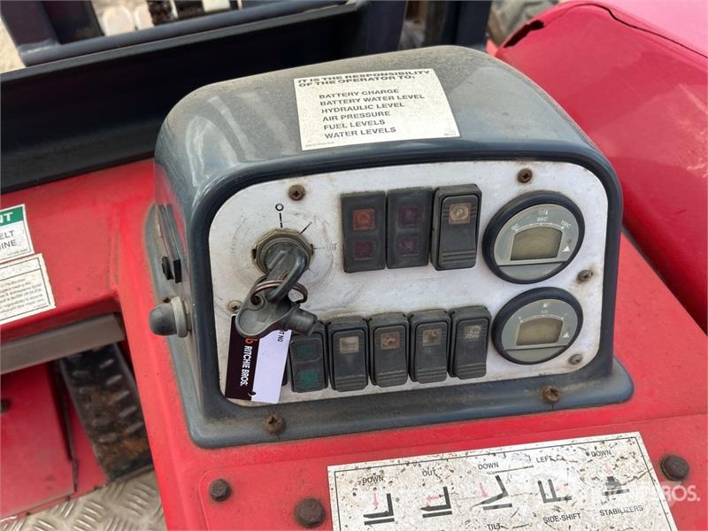 Moffett M8 35.3 3x3 Truck Mounted Forklift Medbringertruck