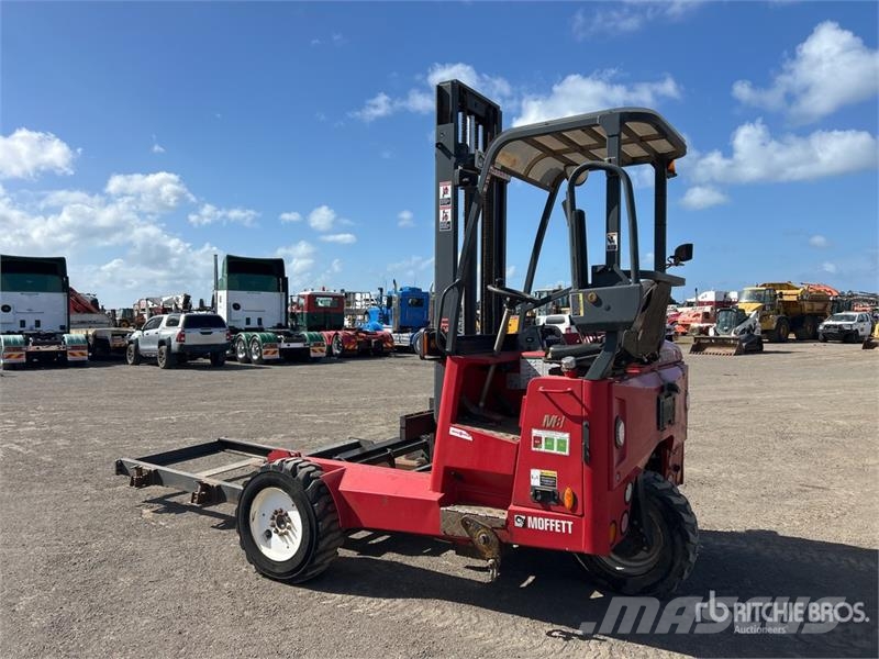 Moffett M8 35.3 3x3 Truck Mounted Forklift Medbringertruck