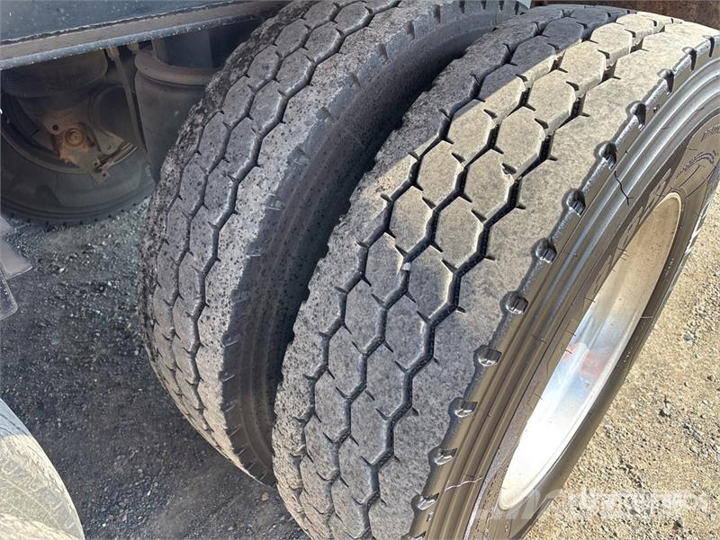 Moore 10.3 m Tri/A End Dump Trailer Tippsläp