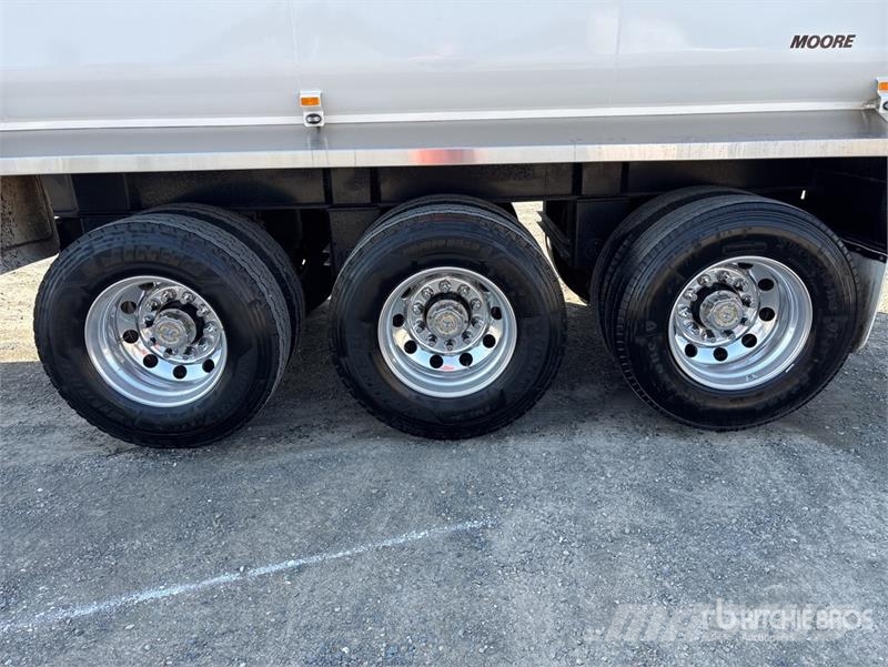 Moore 10.3 m Tri/A End Dump Trailer Tippsläp