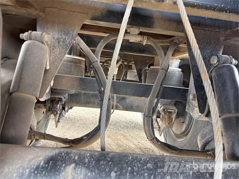 Moore 9.8 m Tri/A End Dump Trailer Tipphengere