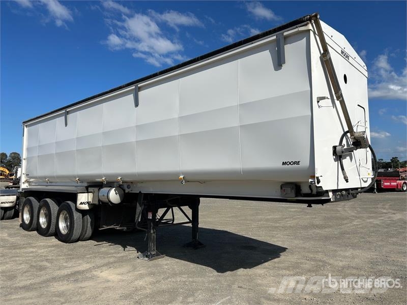 Moore 9.8 m Tri/A End Dump Trailer 自卸拖车