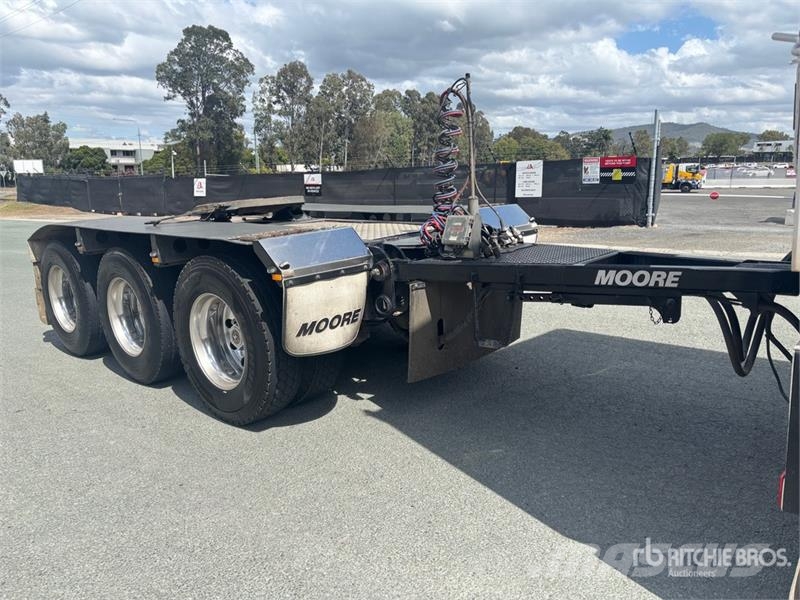 Moore Tri/A Road Train Dolly Ratashaagised