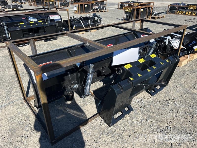 Mower King SPA84 84 in Skid Steer Dozer (Unused) Cuchillas