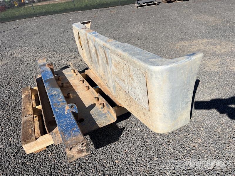 MR Bullbars Bullbar - Fits Kenworth T900, T950, T904 Other components