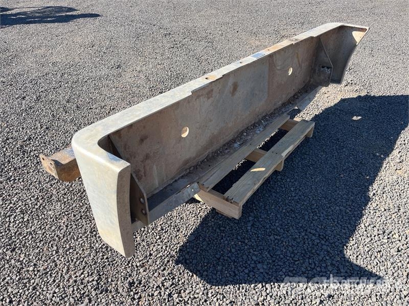 MR Bullbars Bullbar - Fits Kenworth T900, T950, T904 Other components