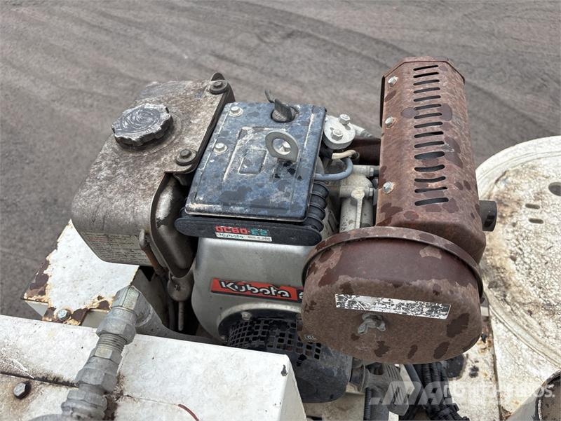 MTE 3 Rows of 8 Hydraulic Widening Lowboy Trailer 平板拖车
