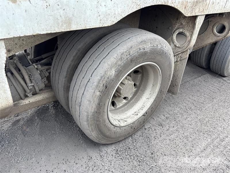 MTE 3 Rows of 8 Hydraulic Widening Lowboy Trailer 平板拖车