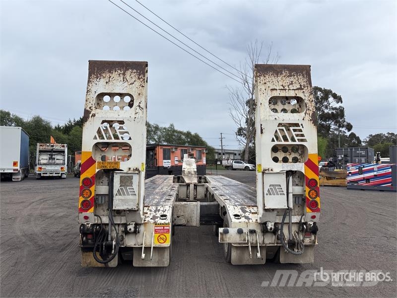 MTE 3 Rows of 8 Hydraulic Widening Lowboy Trailer 平板拖车