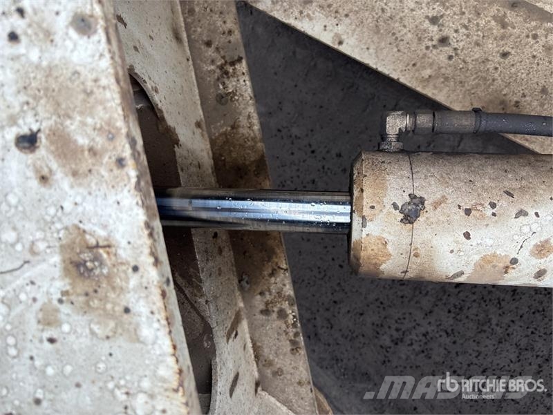 MTE 3 Rows of 8 Hydraulic Widening Lowboy Trailer 平板拖车