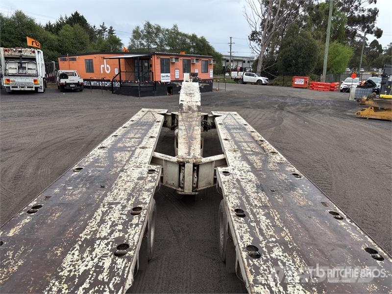 MTE 3 Rows of 8 Hydraulic Widening Lowboy Trailer 平板拖车