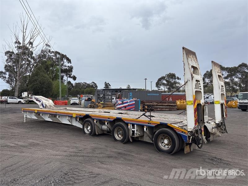 MTE 3 Rows of 8 Hydraulic Widening Lowboy Trailer 平板拖车