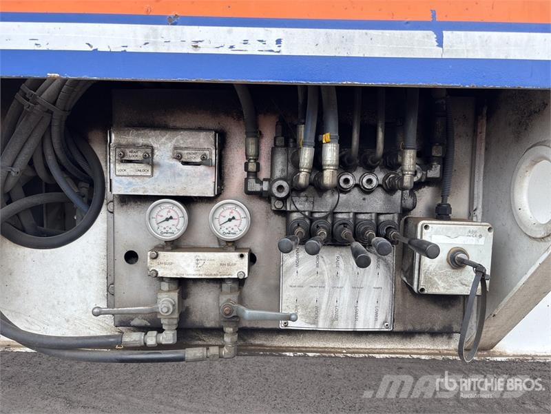 MTE 3 Rows of 8 Hydraulic Widening Lowboy Trailer 平板拖车