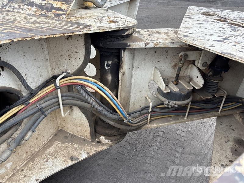 MTE 3 Rows of 8 Hydraulic Widening Lowboy Trailer 平板拖车