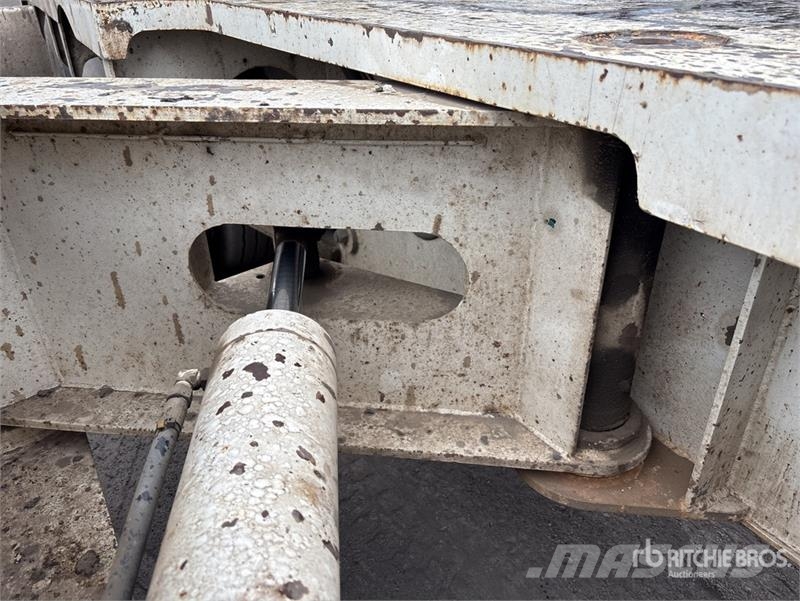 MTE 3 Rows of 8 Hydraulic Widening Lowboy Trailer 平板拖车