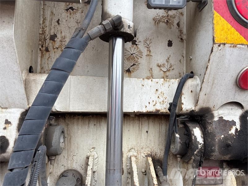MTE 3 Rows of 8 Hydraulic Widening Lowboy Trailer 平板拖车
