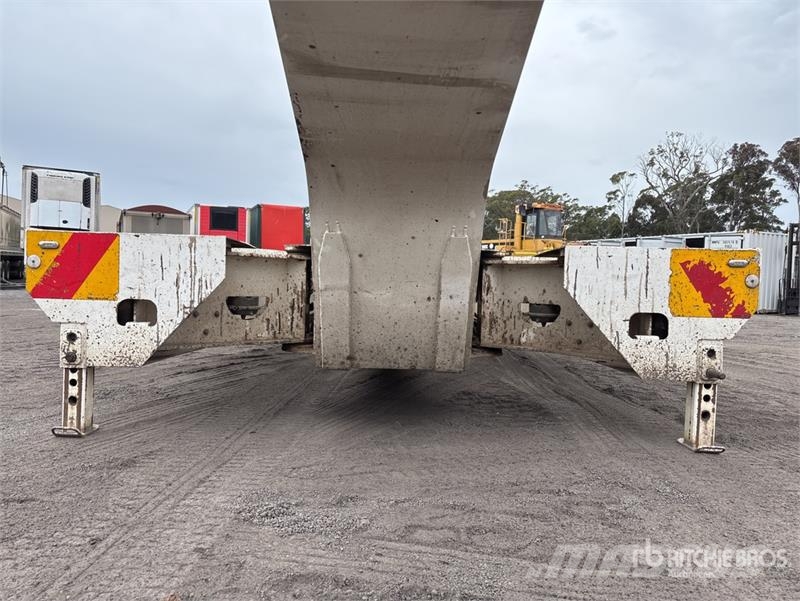 MTE 3 Rows of 8 Hydraulic Widening Lowboy Trailer 平板拖车