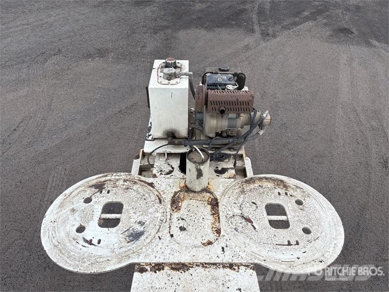 MTE 3 Rows of 8 Hydraulic Widening Lowboy Trailer 平板拖车