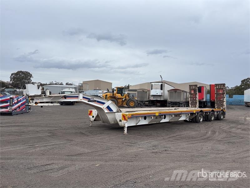 MTE 3 Rows of 8 Hydraulic Widening Lowboy Trailer 平板拖车