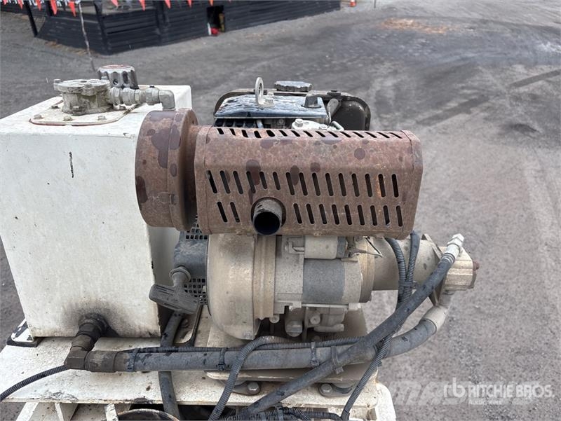MTE 3 Rows of 8 Hydraulic Widening Lowboy Trailer 平板拖车