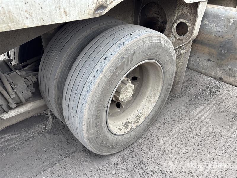 MTE 3 Rows of 8 Hydraulic Widening Lowboy Trailer 平板拖车