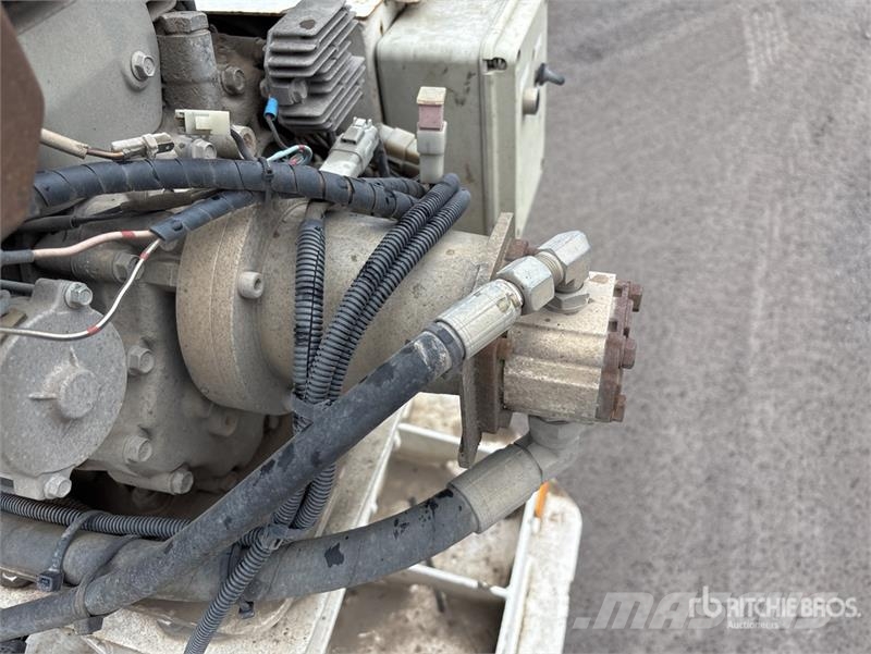 MTE 3 Rows of 8 Hydraulic Widening Lowboy Trailer 平板拖车