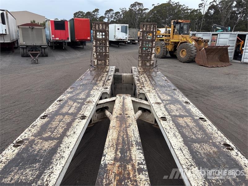 MTE 3 Rows of 8 Hydraulic Widening Lowboy Trailer 平板拖车