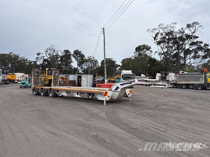 MTE 3 Rows of 8 Hydraulic Widening Lowboy Trailer 平板拖车