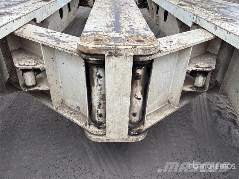 MTE 3 Rows of 8 Hydraulic Widening Lowboy Trailer 平板拖车