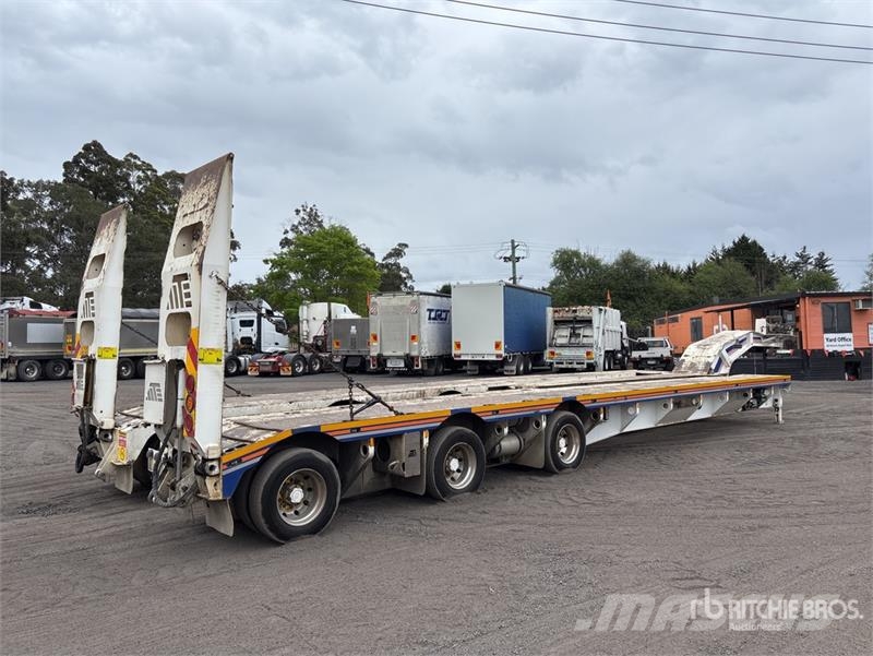 MTE 3 Rows of 8 Hydraulic Widening Lowboy Trailer 平板拖车