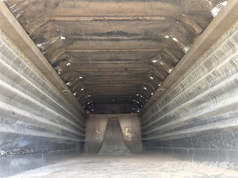 Muscat 7.7 m Quad Dog End Dump Trailer Tipper trailers