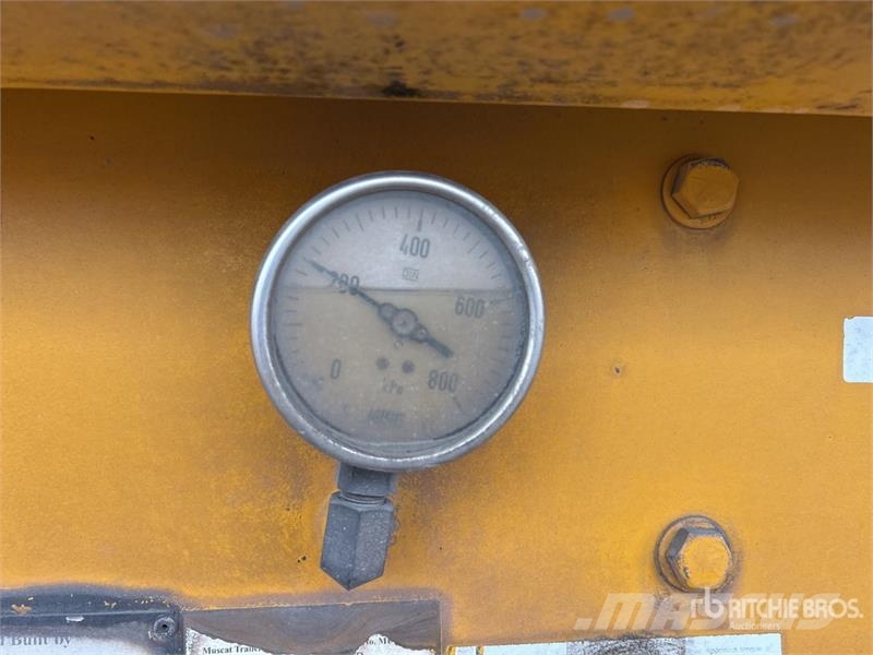 Muscat Bogie/A Stag B-Double Combination End Dump Kiper prikolice